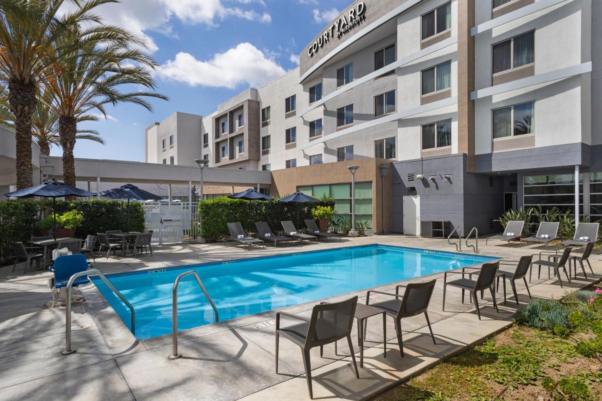 Courtyard Long Beach Airport Exterior foto