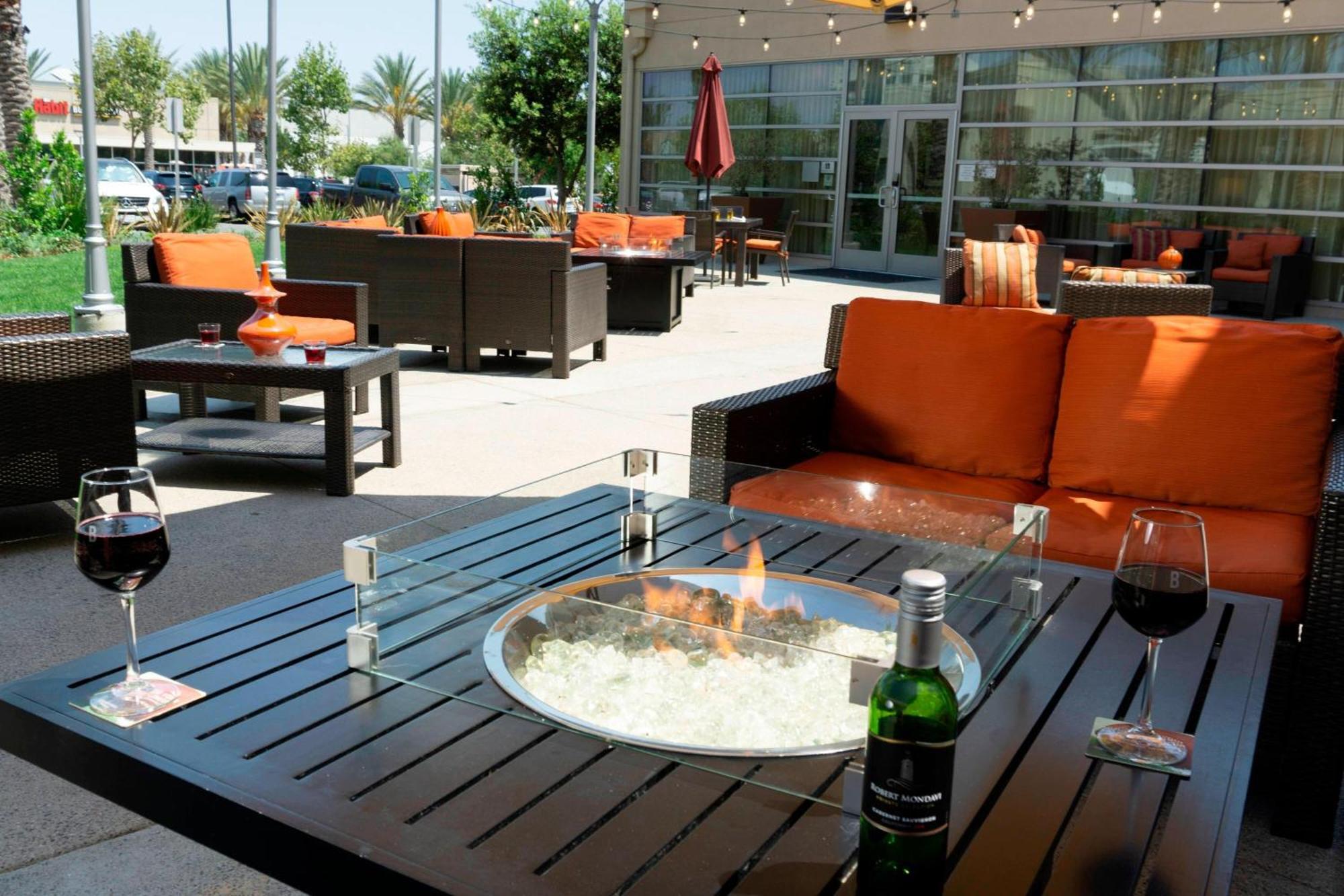 Courtyard Long Beach Airport Exterior foto